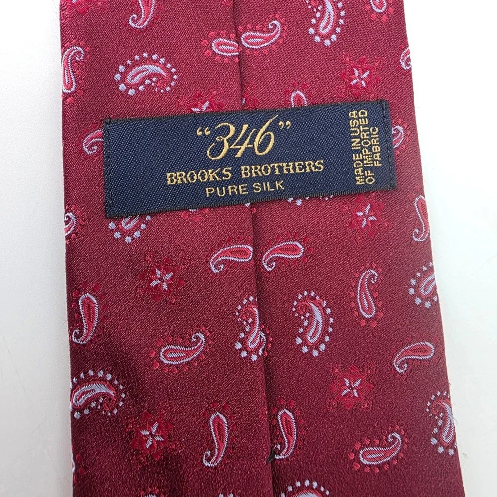 Brooks Brothers 346 Mens Burgundy Red Paisley Medallion Pure Silk Necktie USA